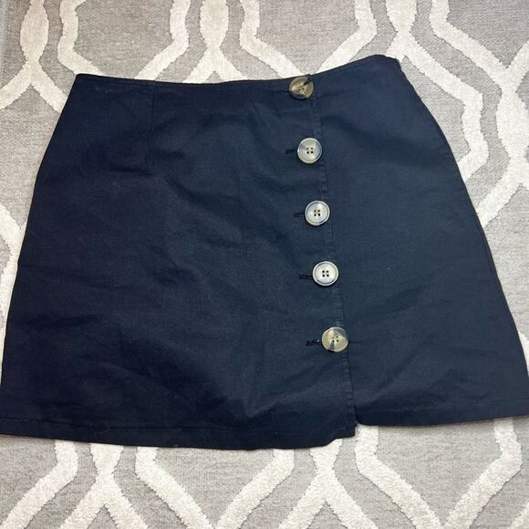 𝅺MINI Skirt, black, button front - Picture 2 of 3